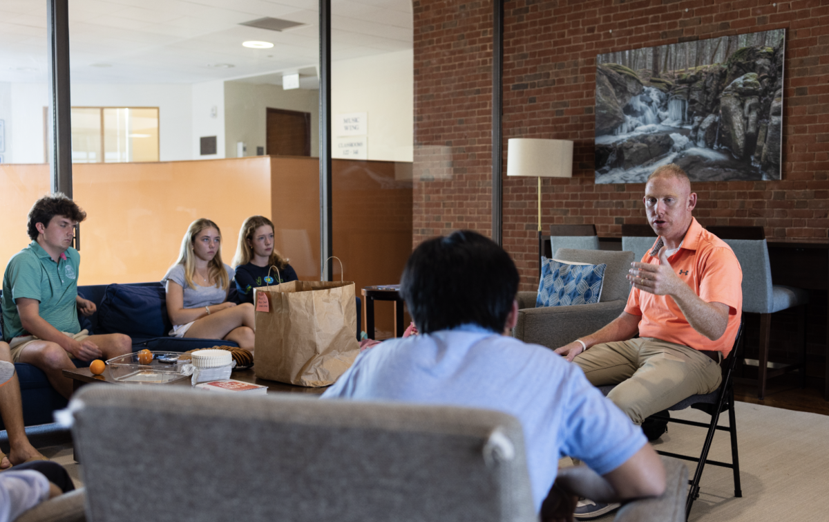 Repubs invited CT State Senator Stephen Harding to speak with students this fall.